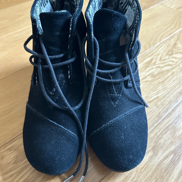 Tom’s Wedge booties, black, barely used - Picture 2 of 4
